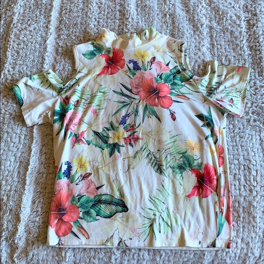 Floral shirt. New